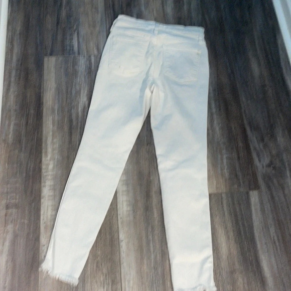 Madewell 10" High-Rise Skinny Crop Jeans in Pure White: Button-Front Edition 26 - Picture 5 of 8